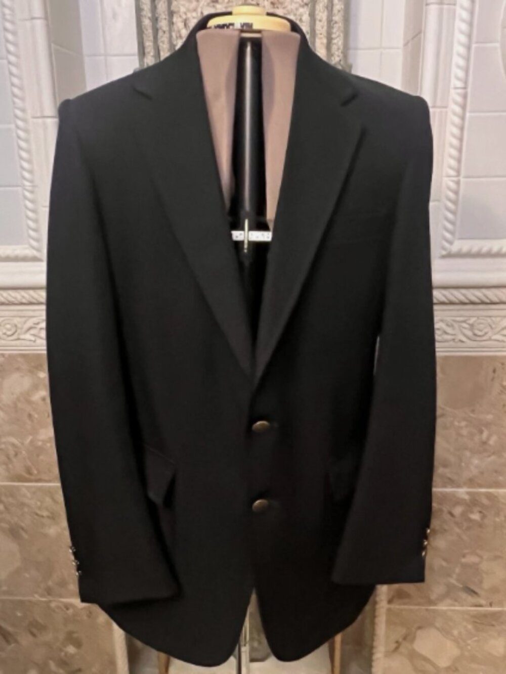 Haggar. Size 42L. Black Jacket. USA. Shoulder to hem 33". Sleeve 25". WTC